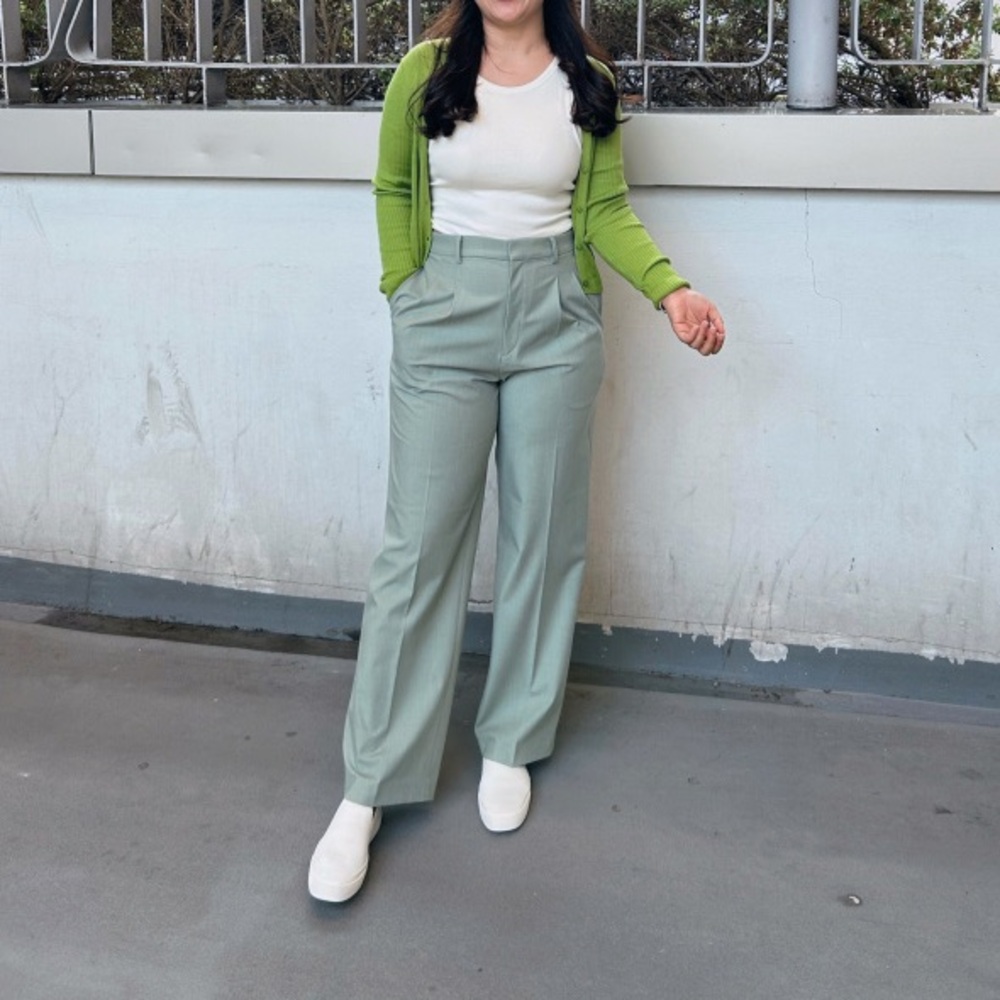 Uniqlo Green Wide-Leg Pleated Pants - Picture 4 of 10